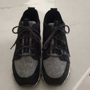 Sorel Kinetic Caribou Sneaker Boot size 9M